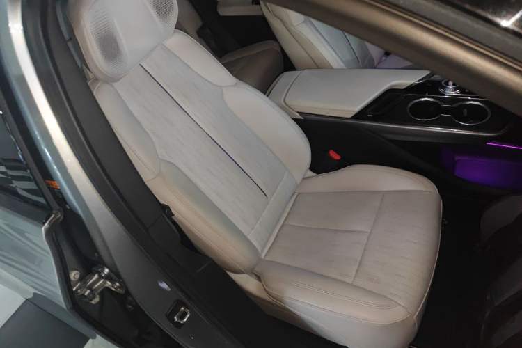 Used Cadillac LYRIQ 2022 Rear-Drive Long-Range Luxury Edition
