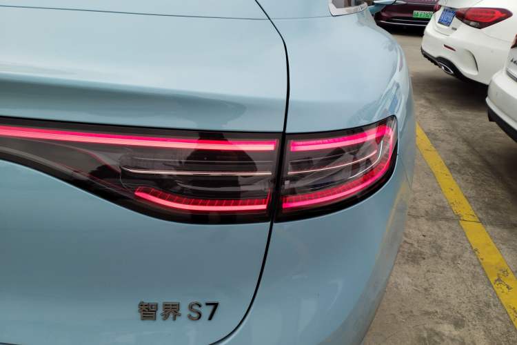 Used Hima Luxeed S7 2025 785 km Ultra
