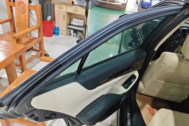 Used Toyota Crown 2015 2.0T Fashion Edition
