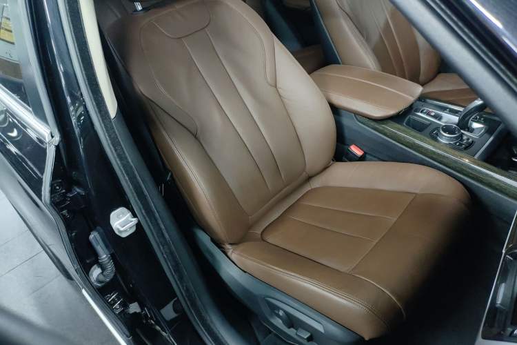 Used BMW X5 2014 xDrive35i Luxury Model
