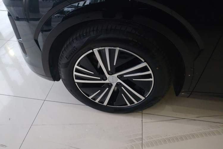 Used Lynk & Co 08 EM-P 2025 245km Ultra-Long Range Halo