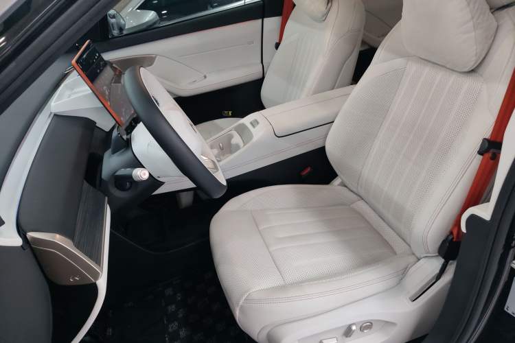 Used ONVO L60 2024 60 kWh All-Wheel Drive