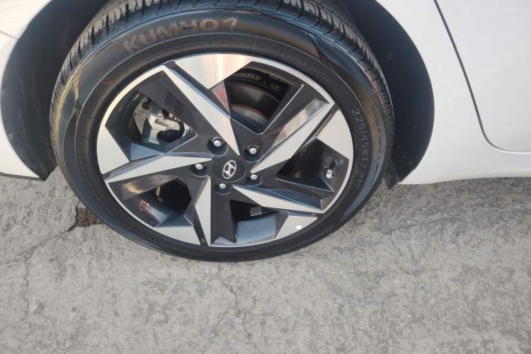 Used Hyundai Elantra 2022 1.5L CVT LUX Prestige Edition