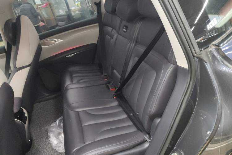 Used  LS7 2023 77 kWh Urban Fit Rear-Wheel Drive
