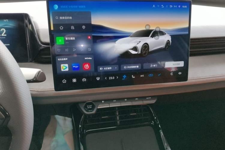 Used Changan UNI-V 2025 Model Third-Generation 2.0T Dynamic Edition
