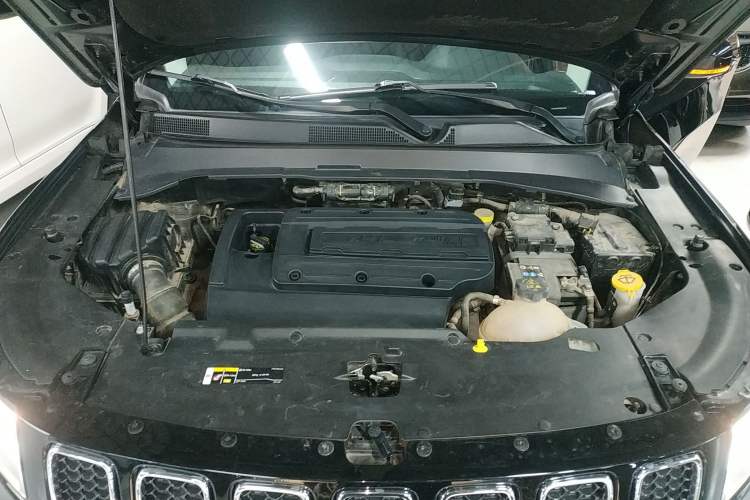 Used  Compass 2019 200T Automatic Family Edition - Connected Large Screen Version
