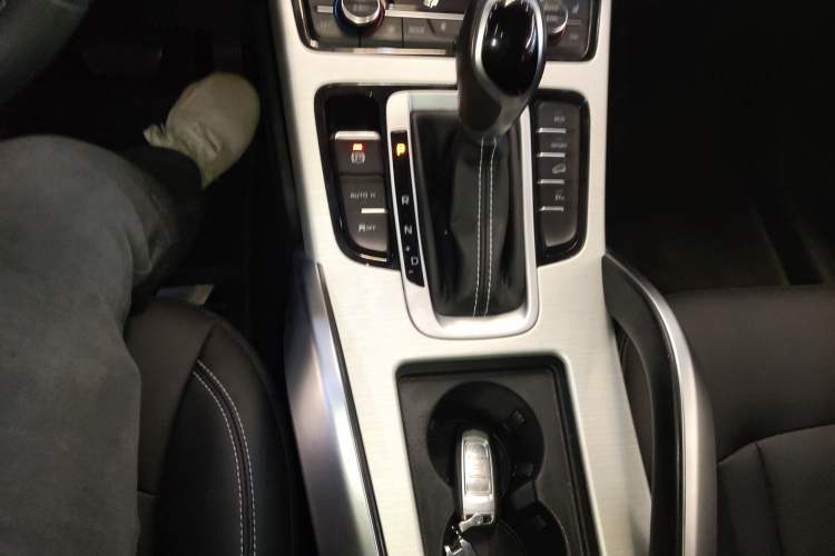 Used Geely Auto Emgrand X7 Sport 2018 1.8TD Automatic Two-Wheel Drive Smart Connect 4G Internet Edition
