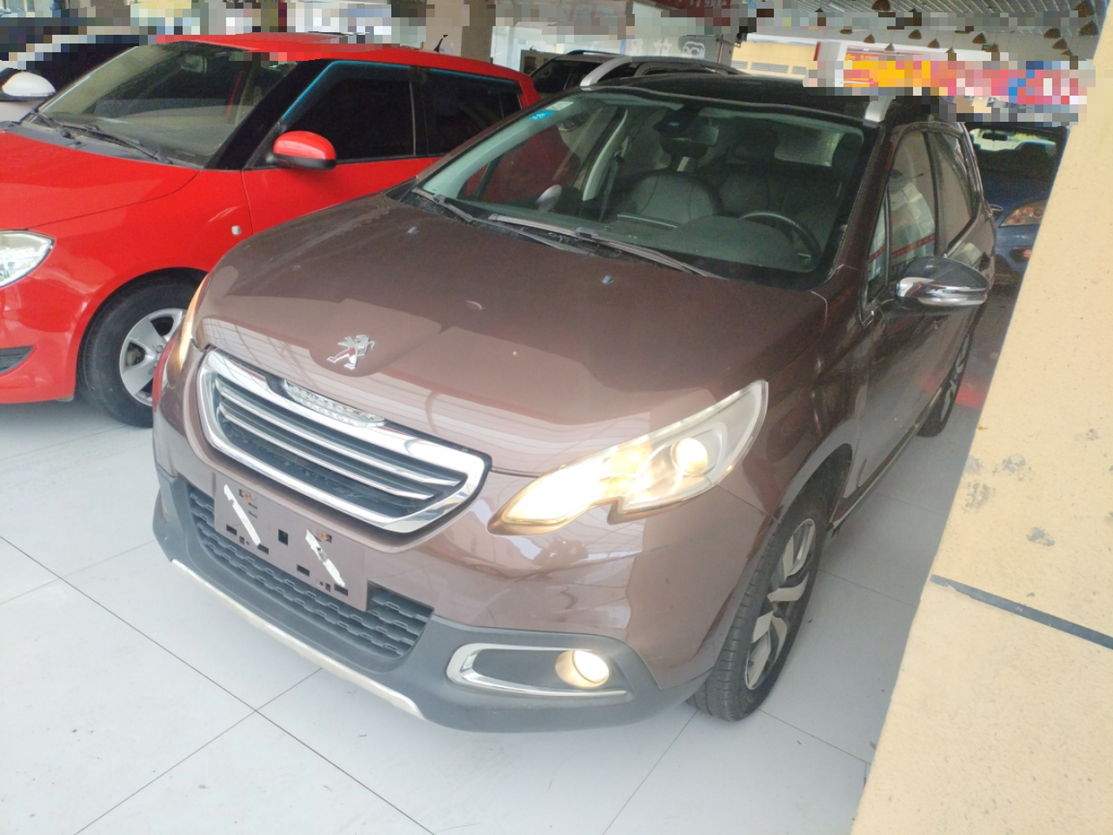 تحت مقدمة السيارة