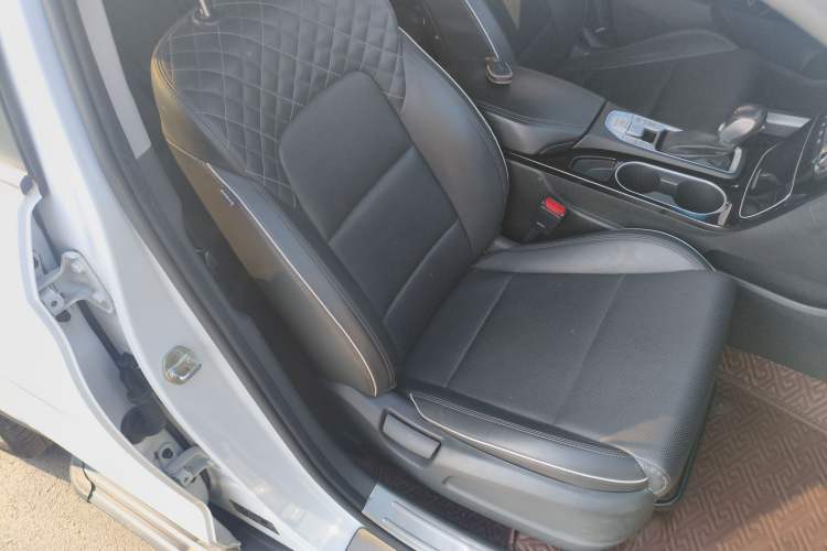 Used Hyundai Tucson 2019 280TGDi Dual-Clutch Two-Wheel Drive Fashion Edition China VI Standard
