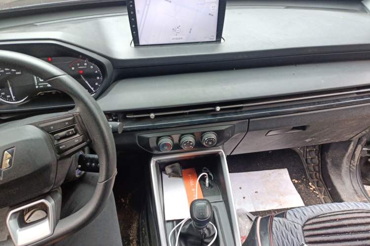 Used Wuling Alvez 2022 1.5L Manual Free-Style Model
