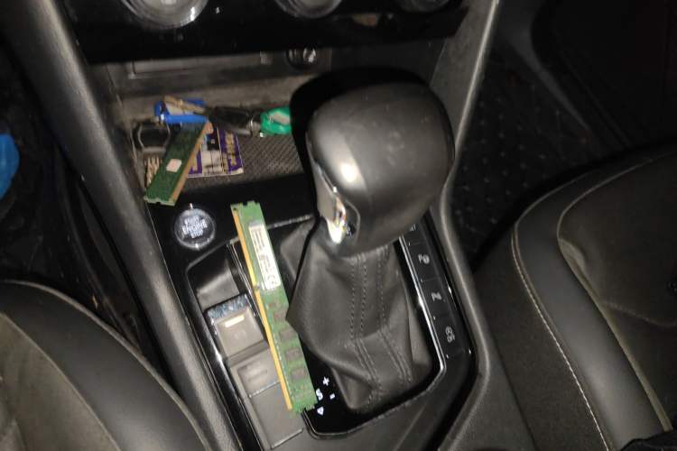 Used Volkswagen Tiguan L 2019 330TSI Automatic Two-Wheel Drive Smart Luxury Version China VI Standard
