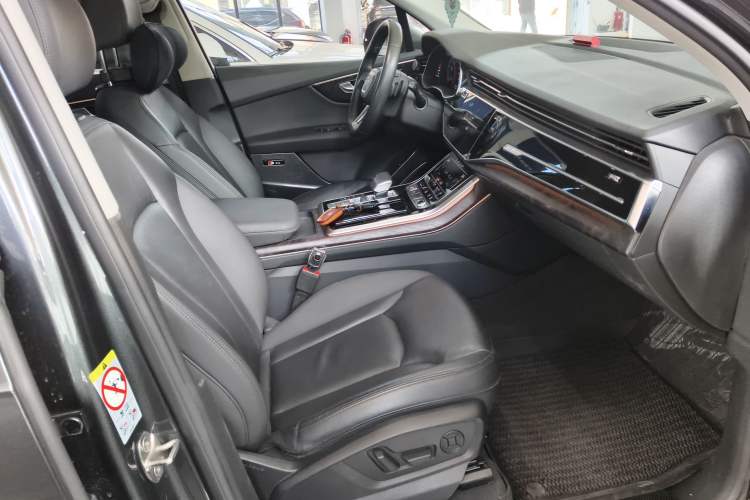 Used Audi Q7 2020 55 TFSI quattro S line sports model