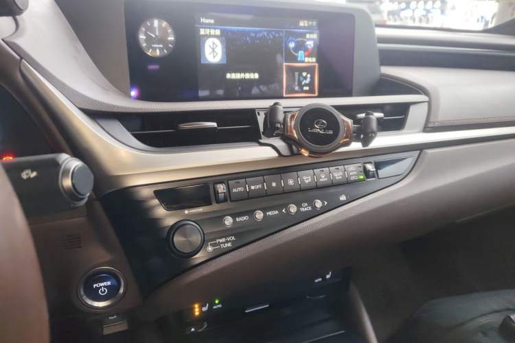 Used Lexus ES 2020 300h Premier Edition
