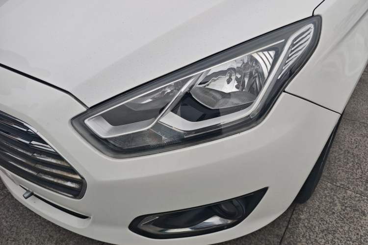 Used Ford Escort 2015 1.5L Automatic Fashion Model