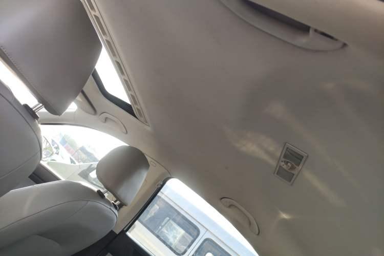 Used Skoda Rapid 2015 1.6L Automatic Smart Selection Model
