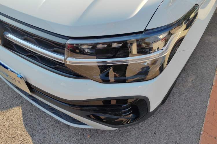 Used Volkswagen Tharu 2024 300TSI Two-Wheel-Drive Moon Luxury Edition
