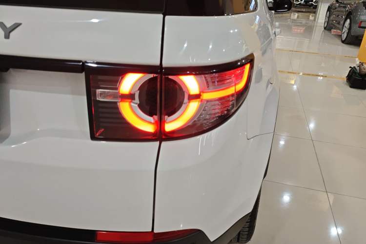 Used Land Rover Discovery Sport 2019 240 PS PURE Edition China VI Standard
