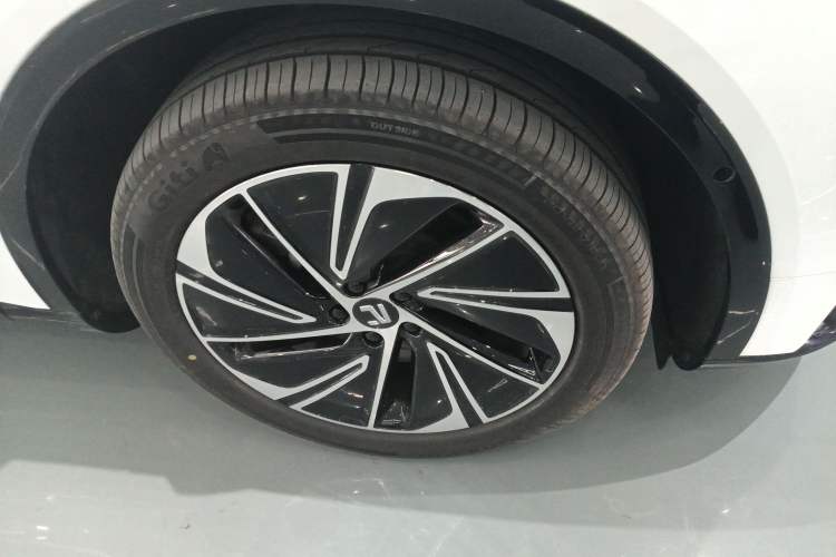 Used  R7 2025 Advanced Edition