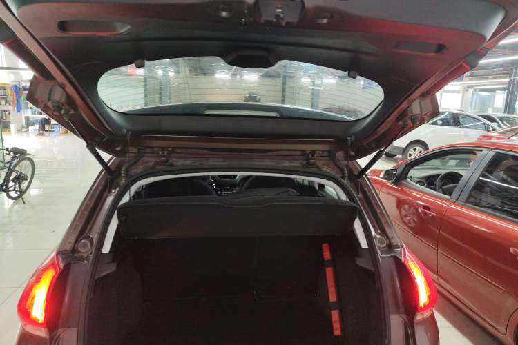 Used Peugeot 2008 2014 1.6L Manual Fashion Edition