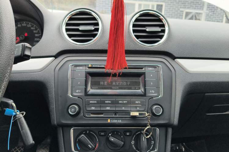 Used Volkswagen Jetta 2015 Zhuihui Edition 1.6L Manual Comfort Model
