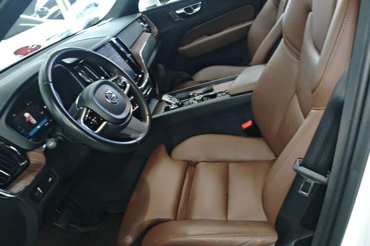 Used Volvo XC60 2022 B5 4x4 Smart Luxury Edition