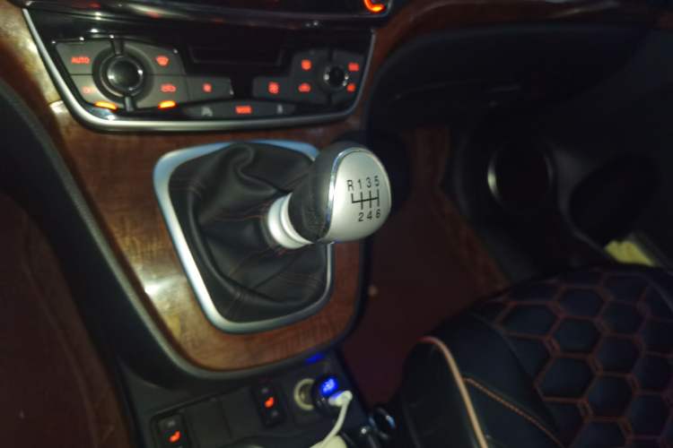 Used Haval H6 2015 Revised Version Sport Edition 1.5T Manual Transmission Two-Wheel Drive Elite Grade
