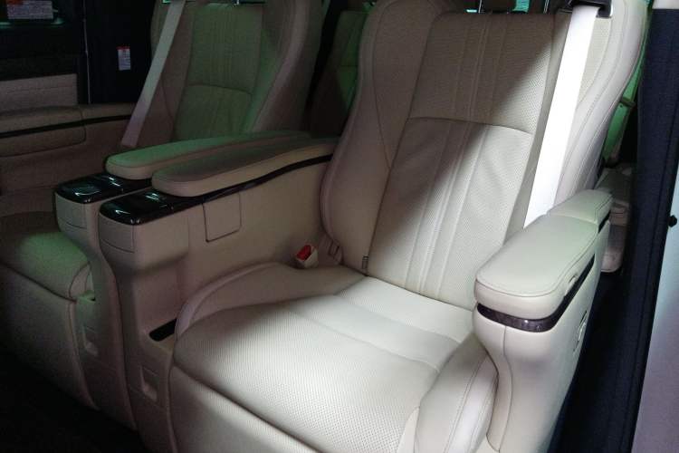 Used Toyota Alphard 2021 Dual-Engine 2.5L Prestige Edition
