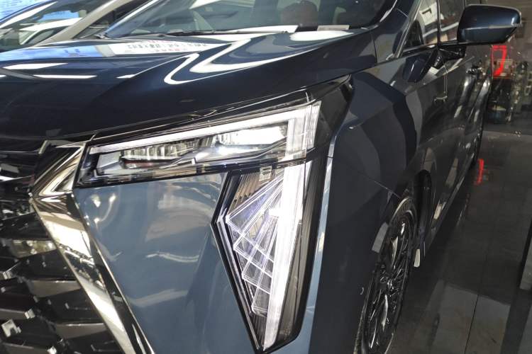 Used GAC Trumpchi Xiangwang M8 2025 Qiankun Series Pro Comfort Cabin
