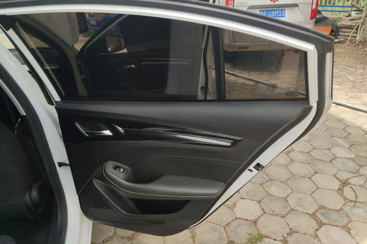 Used Roewe i5 2021 1.5L CVT Platinum Edition
