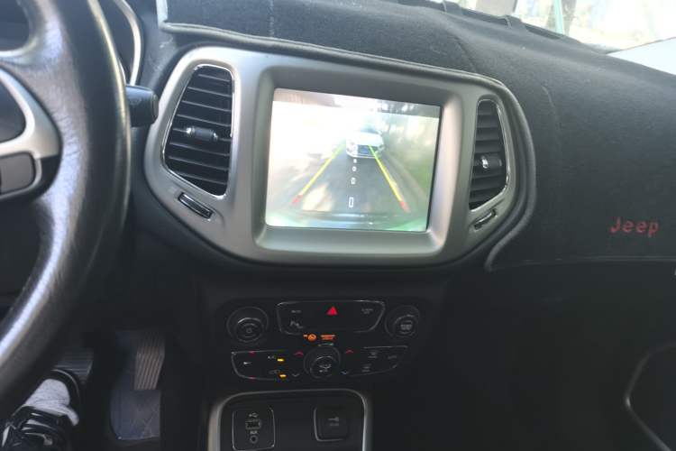 Used  Compass 2017 200T Automatic Family Edition
