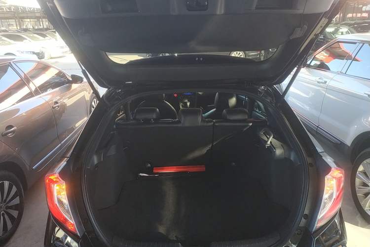 Used Honda Civic 2021 HATCHBACK 220TURBO CVT Trendy Cool Edition
