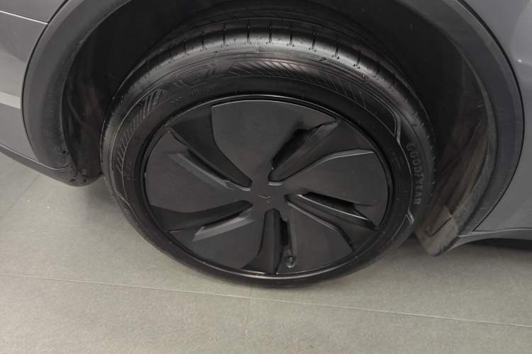 Used Tesla Model Y 2025 Rear-Wheel-Drive Version

