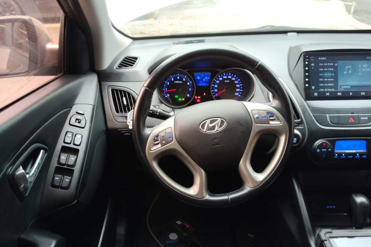 Used Hyundai ix35 2015 2.0L Automatic 2WD Smart Version China V Standard
