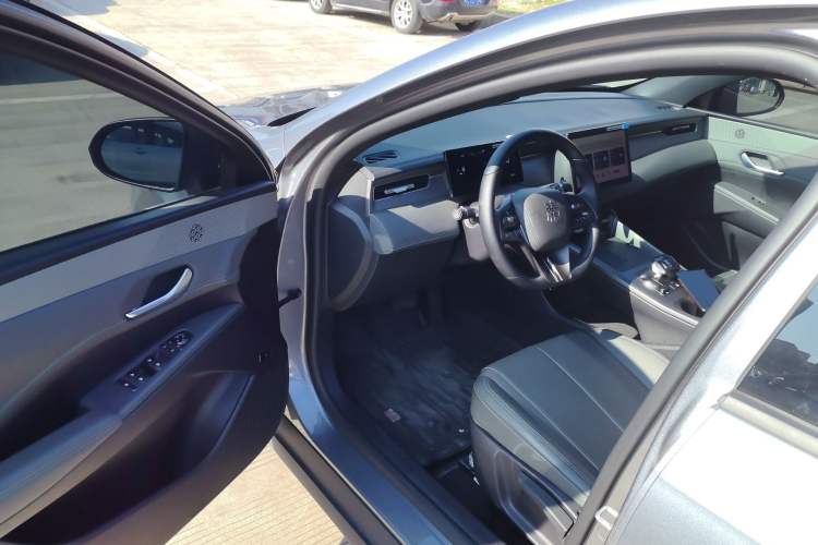 Used BYD Qin PLUS 2025 DM-i Smart Drive 55KM Leading Model
