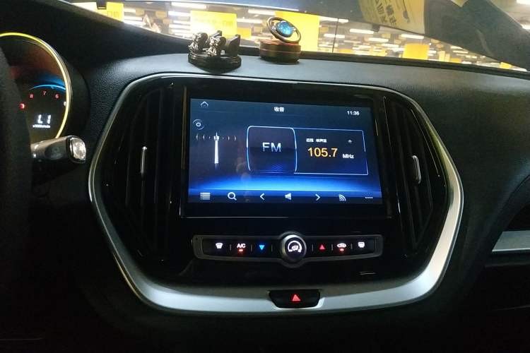 Used JETOUR X70M 2021 1.5T DCT Luxury Partner Model 7 Seats