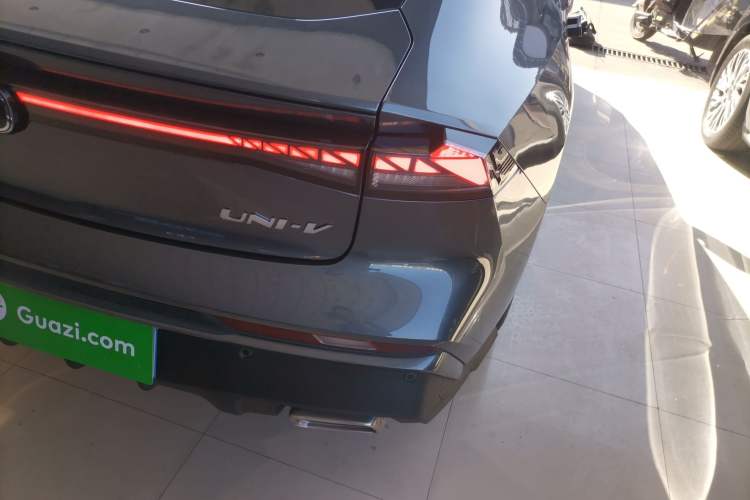 Used Changan UNI-V 2024 1.5T Prestige Edition
