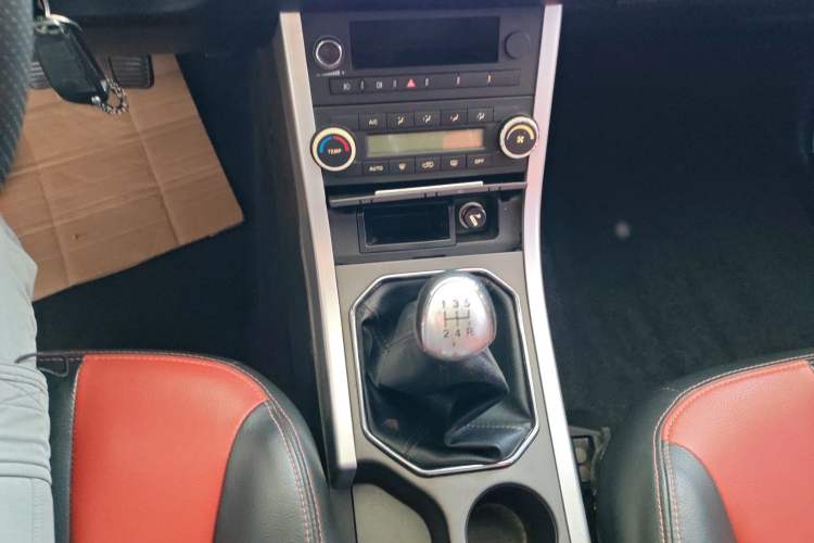 Used GAC Gonow GX6 2015 2.4L Two-Wheel-Drive Flagship Edition
