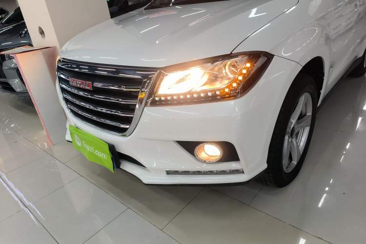 Used Haval H2 2018 Chuanxiang Edition Red Badge 1.5T Dual-Clutch Two-Wheel Drive Fashionable Model
