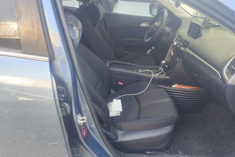 Used Mazda Mazda 3 Axela 2017 Hatchback 2.0L Automatic Luxury Model Emission Standard China V
