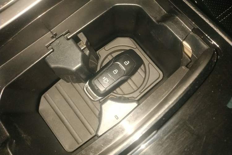 Used Ford Edge 2016 EcoBoost 245 Two-Wheel-Drive Titanium 5-Seater
