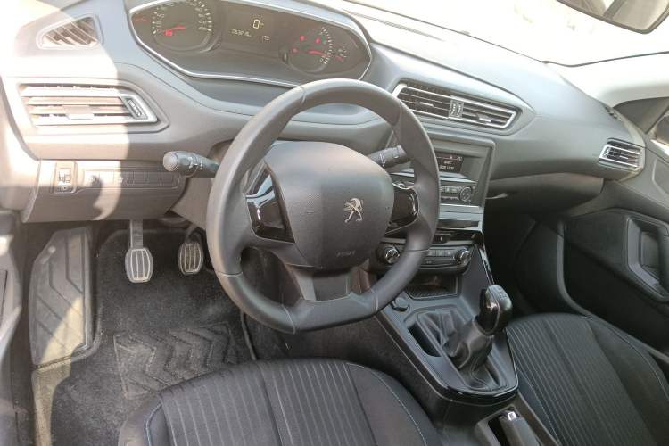 Used Peugeot 308 2016 1.6L Manual Fashion Edition

