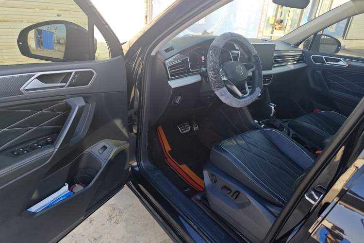 Used Volkswagen Tiguan L 2024 Outstanding Model 330TSI Automatic Two-Wheel Drive R-Line Dragon Glory Edition
