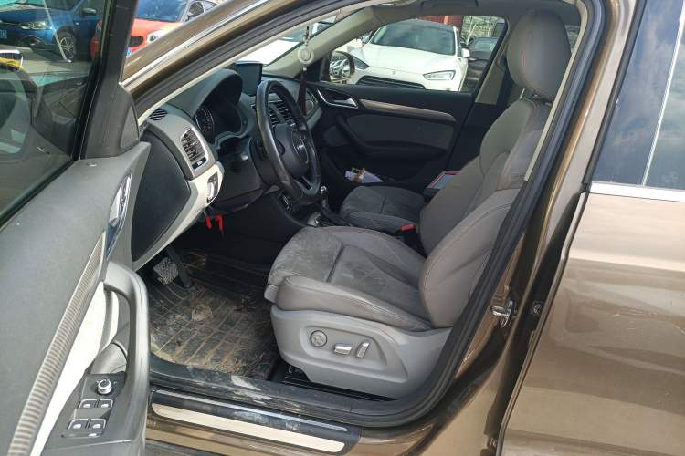 Used Audi Q3 2016 40 TFSI quattro all-wheel-drive sport model
