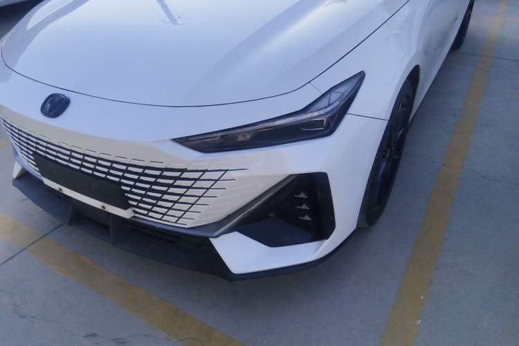 Used Changan UNI-V 2022 1.5T Prestige Version
