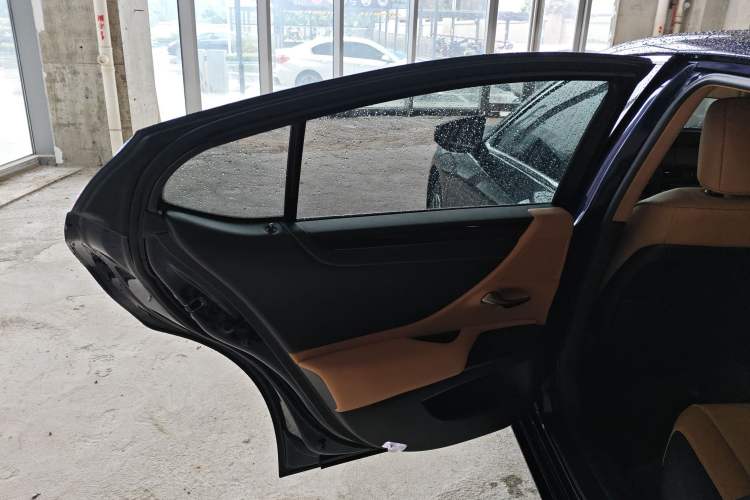 Used Lexus ES 2023 200 Excellence Edition
