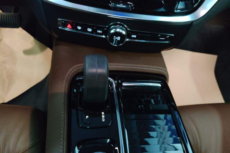 Used Volvo S60 New Energy 2022 T8 eDrive Hybrid All-Wheel Drive Smart Luxury Edition