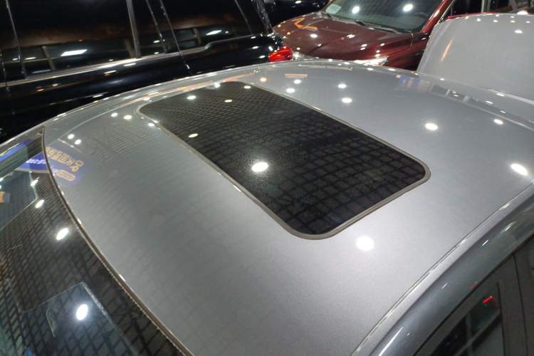 Used Roewe i5 2021 1.5L CVT Black Gold Edition
