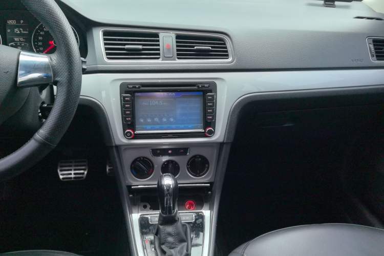 Used Volkswagen Gran Lavida 2013 1.4 TSI Automatic Comfort Model