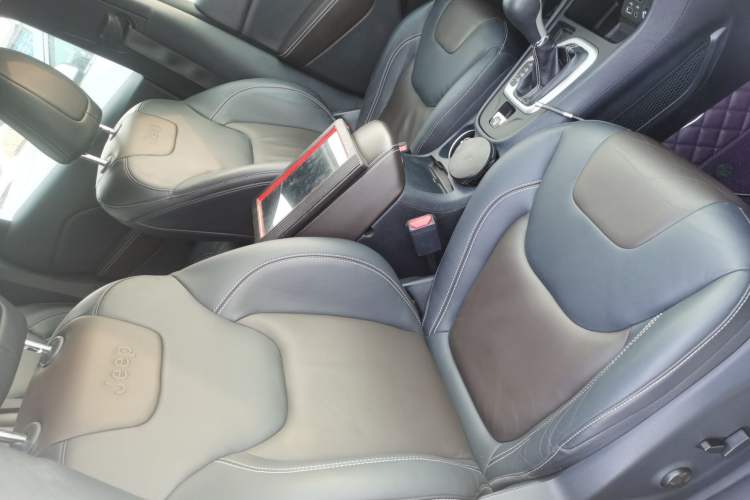 Used  Cherokee 2016 2.4L Leading Edition
