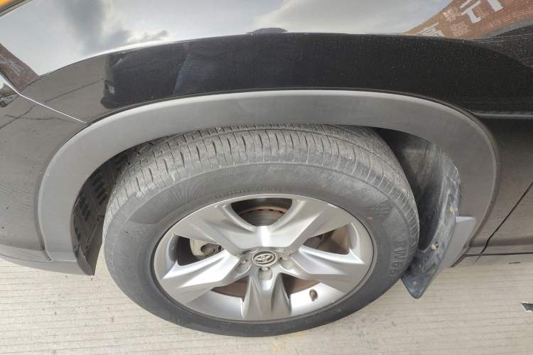 Used Toyota Highlander 2018 2.0T Four-Wheel Drive Luxury Edition 7 Seats China V Emission Standard
